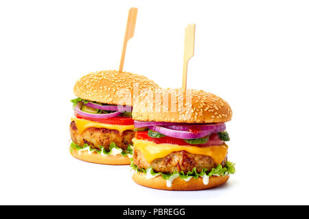 Zwei Burger auf Weiß Stockfoto
