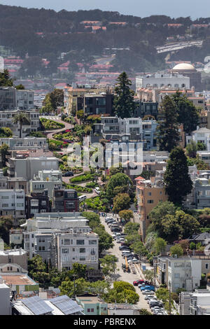 Lombard Street - Crooked Street - San Francisco, Kalifornien, Vereinigte Staaten von Amerika, Freitag, Juni 01, 2018. Stockfoto