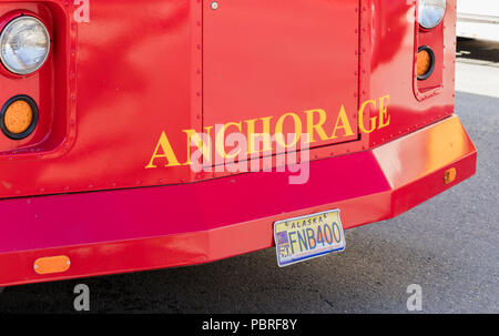 Anchorage, Alaska, USA - 18. Juli 2018: Anchorage Trolley Tours, rot Trolley bietet Touren rund um die Innenstadt und eine stärkere Verankerung in der Sommerzeit. Stockfoto