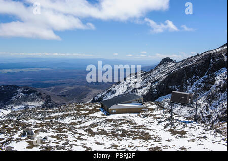 Ski Hütte auf dem Mount Ruapehu, Unesco Welterbe Blick Tongariro National Park, North Island, Neuseeland Stockfoto