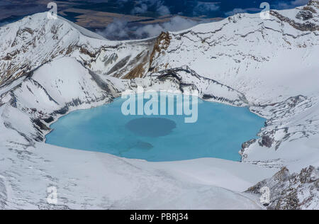 Luftaufnahme von einem tuquoise Krater See auf dem Gipfel des Mount Ruapehu, Tongariro National Park, North Island, Neuseeland Stockfoto