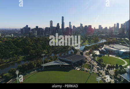 Luftaufnahme der Stadt Melbourne Panorama an einem sonnigen Tag Stockfoto