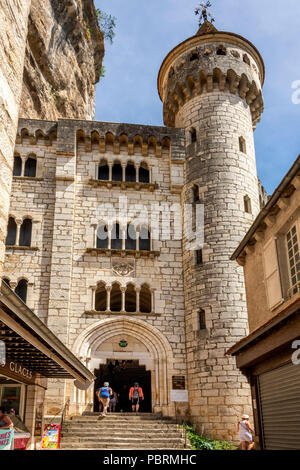 Palast der Bischöfe von Tüll, Wallfahrtsort Rocamadour, Departement Lot, Royal, Frankreich, Europa Stockfoto