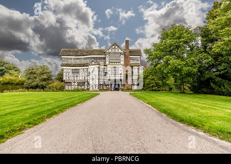 Fachwerkhaus Little Moreton Hall in Congleton, Cheshire, UK am 3. September 2014, Stockfoto