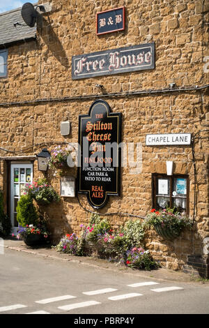 Die Stilton Cheese Inn, alte traditionelle englische Country Village Pub, Somerby, Leicestershire, England, Großbritannien Stockfoto