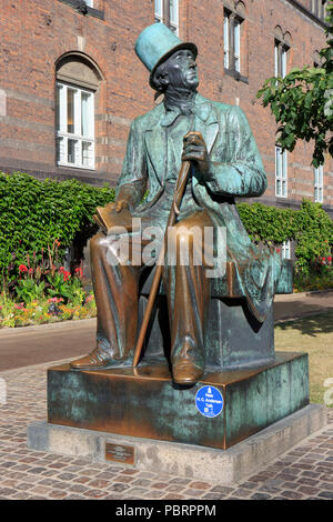 Denkmal zu Ehren des Weltberühmten dänischen Schriftsteller Hans Christian Andersen (2. April 1805 - 4. August 1875) in Kopenhagen, Dänemark. Stockfoto