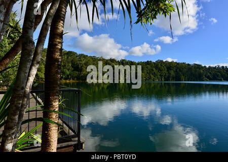 Lake Eacham, Kraterseen Nationalpark, Atherton Tablelands, QLD, Australien Stockfoto