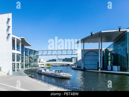 Paul Löbe Haus (Haus) und Marie-Elisabeth-Lüders Haus (Haus) vom Westen aus gesehen Stockfoto