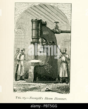 Diese Abbildung stammt aus dem Jahr 1870 und zeigt Nasmyth's Dampfhammer. James Nasmyth war ein schottischer Ingenieur, Ruhm für seine Entwicklung der Dampf hammer gewonnen. Er war Mitbegründer der Nasmyth, Gaskell und Hersteller von Werkzeugmaschinen. Mit dem Dampf Hammer wird der Dampf unter dem Kolben, die somit auf die gewünschte Höhe innerhalb der Grenzen der Anschlag angehoben wird zugelassen. Wenn die Kommunikation mit der Kessel abgeschaltet und der Dampf unter dem Kolben erlaubt, zu entkommen, den Kolben, die mit der Masse der ironforming der Hammer am Kolben - Pleuel, fällt durch sein eigenes Gewicht. Thi Stockfoto