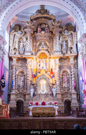 QUITO, ECUADOR - Jan 1, 2015: Innenraum der Kirche von Merced im historischen Zentrum von Quito. Das historische Zentrum von Quito ist das erste UNESCO-Heri Stockfoto