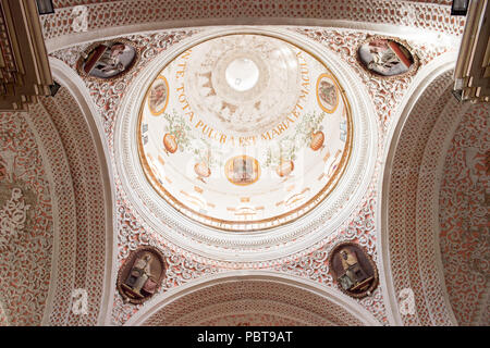 QUITO, ECUADOR - Jan 1, 2015: Innenraum der Kirche von Merced im historischen Zentrum von Quito. Das historische Zentrum von Quito ist das erste UNESCO-Heri Stockfoto