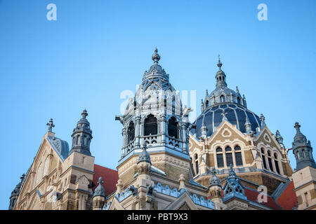 Detail auf das Dach und die Kuppel der Synagoge Szeged am Ende des Nachmittags. Durch Lipot Baumhorn entwickelt wurde, ist ein Symbol der Zentralen Europäischen j Stockfoto