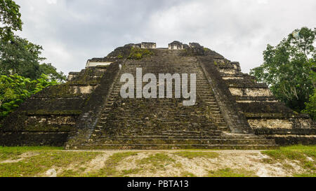 Die Verlorene Welt Pyramide (Struktur 5C-54), Mundo Perdido, Guatemala Stockfoto