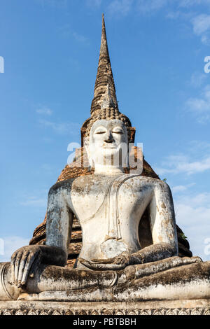 Buddha-Statue, Wat Mahathat, Sukhothai Historical Park, Thailand Stockfoto