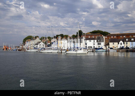 Boote und Yachten im Hafen von Weymouth, Dorset Stockfoto