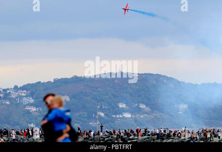 Die roten Pfeile während der jährlichen Bray Air Display in Co. Wicklow durchführen. Stockfoto