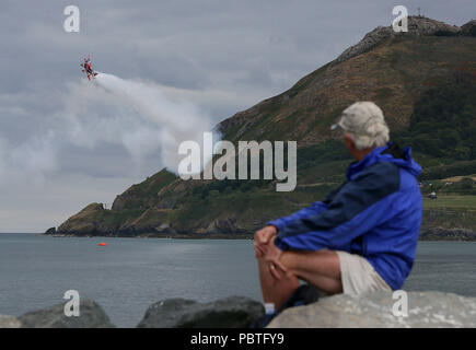 Eine Pitts Special führt während der jährlichen Bray Air Display in Co. Wicklow. Stockfoto