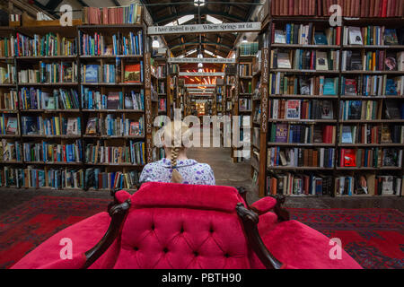 Innere Aufnahme der Buchhandlung, Barter Books, Alnwick, Northumberland, Großbritannien Stockfoto