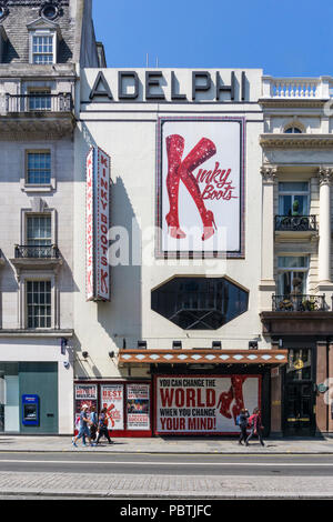 Die musikalische Kinky Boots im Adelphi Theatre im West End von London. Musik und Text: Cyndi Lauper und Buch von Harvey Fierstein. Stockfoto