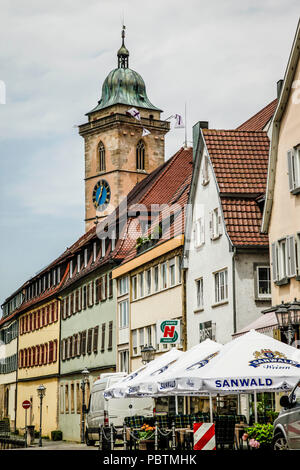 Der Glockenturm der Evangelischen Kirche in Nurtingen, jetzt eine Kulturstätte, in Süddeutschland Stockfoto