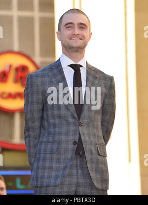 Daniel Radcliffe - Star007 Daniel Radcliffe geehrt mit einem Stern auf dem Hollywood Walk of Fame in Los Angeles. November 12, 2015. Daniele Radcliffe - Star007 - - - - - - - - - - - - - Red Carpet Event, Vertikal, USA, Filmindustrie, Prominente, Fotografie, Bestof, Kunst, Kultur und Unterhaltung, Topix Prominente Fashion/Vertikal, Besten, Event in Hollywood Leben - Kalifornien, Roter Teppich und backstage, USA, Film, Stars, Film Stars, TV Stars, Musik, Promis, Fotografie, Bestof, Kunst, Kultur und Unterhaltung, Topix, drei Viertel, vertikal, eine Person, die vom y- Stockfoto