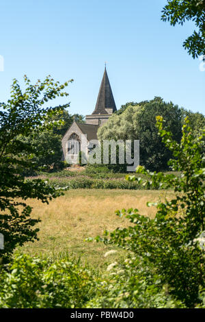 ALFRISTON, Sussex/UK - Juli 23: Blick auf die St Andrew's Church in Seaford Sussex am 23. Juli 2018 Stockfoto