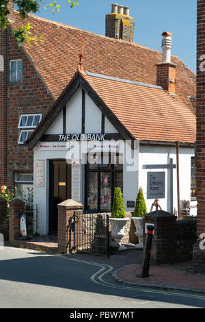 ALFRISTON, Sussex/UK - Juli 23: Blick auf die alte Bank in der High Street in Seaford Sussex am 23. Juli 2018 Stockfoto