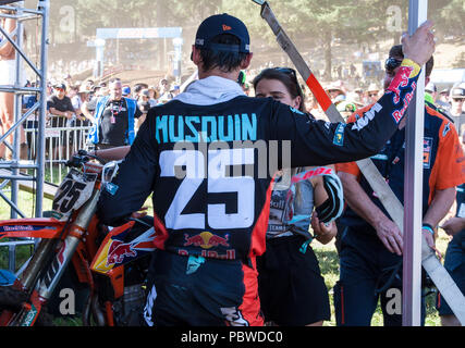 Washougal, WA USA. 28. Juli 2018. #25 Marvin Musquin Platz 3 nach dem Lucas Oil Pro Motocross Washougal Nationalen 450 Klasse Meisterschaft an Washougal, WA Thurman James/CSM/Alamy leben Nachrichten Stockfoto