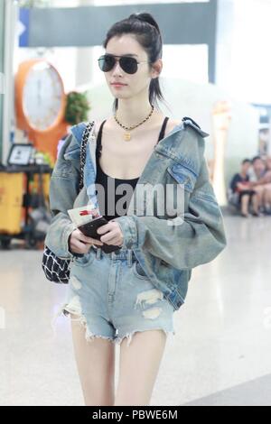 Beijin, Beijin, China. 30. Juli, 2018. Peking, China - chinesische Modell Xi Mengyao, auch bekannt als Ming Xi, wird am Flughafen Peking, Juli 29th, 2018 gesehen. Credit: SIPA Asien/ZUMA Draht/Alamy leben Nachrichten Stockfoto