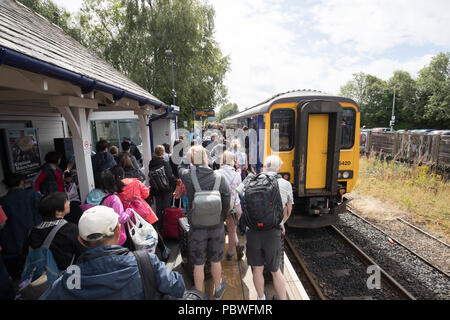 Windermere Cumbria GROSSBRITANNIEN. 30. Juli 2018 Full Service zurück (mit zwei Schlitten statt 3 bisher) auf Seen nach Dienstleistungen, bei denen nach neuen Zeitplan an der Nördlichen Bahn alle Züge auf den Seen, im Lake District, nach 2 Monaten bus Ersatz & Vintage Railway Company, mit dem die Leitung für 2 Wochen lief wieder aufgenommen werden. Northern verschrottet 168 Dienstleistungen pro Tag im letzten Monat, um zu versuchen, das Chaos durch die Einführung der Zeitplan im Mai zu entlasten. Dienstleistungen in Manchester, Lancashire, Merseyside und sind teilweise fortsetzen. Credit: Gordon Shoosmith/Alamy leben Nachrichten Stockfoto