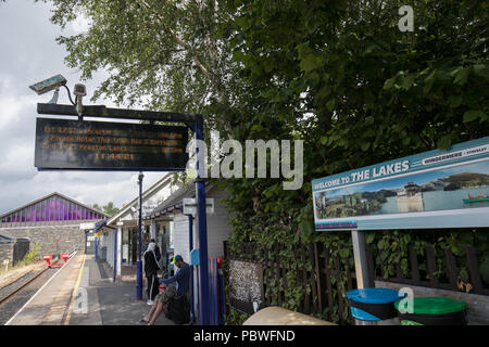 Windermere Cumbria GROSSBRITANNIEN. 30. Juli 2018 Full Service zurück (mit zwei Schlitten statt 3 bisher) auf Seen nach Dienstleistungen, bei denen nach neuen Zeitplan an der Nördlichen Bahn alle Züge auf den Seen, im Lake District, nach 2 Monaten bus Ersatz & Vintage Railway Company, mit dem die Leitung für 2 Wochen lief wieder aufgenommen werden. Northern verschrottet 168 Dienstleistungen pro Tag im letzten Monat, um zu versuchen, das Chaos durch die Einführung der Zeitplan im Mai zu entlasten. Dienstleistungen in Manchester, Lancashire, Merseyside und sind teilweise fortsetzen. Credit: Gordon Shoosmith/Alamy leben Nachrichten Stockfoto