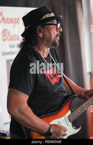 Yorba Linda, Kalifornien, USA. 29. Juli, 2018. Kenny 'Big Daddy' Williams bei den Blues Sweet Relief mit Orange County Blues Gesellschaft mit Lazer Lloyd an der Main Street Restaurant in Yorba Linda, Kalifornien statt. Credit: Sheri Determan/Alamy leben Nachrichten Stockfoto