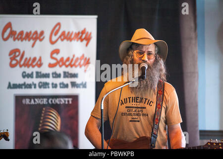 Yorba Linda, Kalifornien, USA. 29. Juli, 2018. Lazer Lloyd bei den Blues Sweet Relief mit Orange County Blues Gesellschaft mit Lazer Lloyd an der Main Street Restaurant in Yorba Linda, Kalifornien statt. Credit: Sheri Determan/Alamy leben Nachrichten Stockfoto