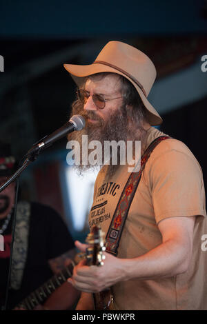 Yorba Linda, Kalifornien, USA. 29. Juli 2018. Die Teilnahme an den Blues Sweet Relief mit Orange County Blues Gesellschaft mit Lazer Lloyd an der Main Street Restaurant in Yorba Linda, Kalifornien statt. Credit: Sheri Determan/Alamy leben Nachrichten Stockfoto