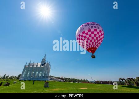 Harbin, Harbin, China. Juli 31, 2018. Harbin, China - Lavendel Blumen Blüte Dongfanghong Bauernhof in Harbin, im Nordosten der chinesischen Provinz Heilongjiang. Credit: SIPA Asien/ZUMA Draht/Alamy leben Nachrichten Stockfoto