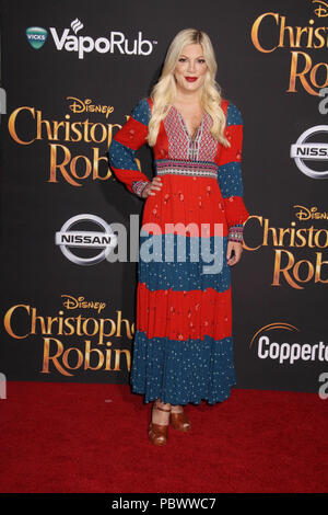 Burbank, Kalifornien, USA. 30. Juli 2018. Tori Spelling 30.07.2018 Die Weltpremiere von "Christopher Robin' an die Walt Disney Studios in Burbank, CA Foto: Cronos/Hollywood News Credit: Cronos/Alamy Leben Nachrichten gehalten Stockfoto