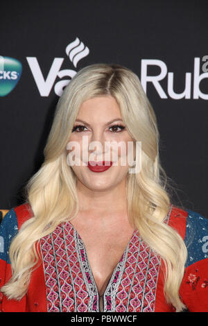 Burbank, Kalifornien, USA. 30. Juli 2018. Tori Spelling 30.07.2018 Die Weltpremiere von "Christopher Robin' an die Walt Disney Studios in Burbank, CA Foto: Cronos/Hollywood News Credit: Cronos/Alamy Leben Nachrichten gehalten Stockfoto