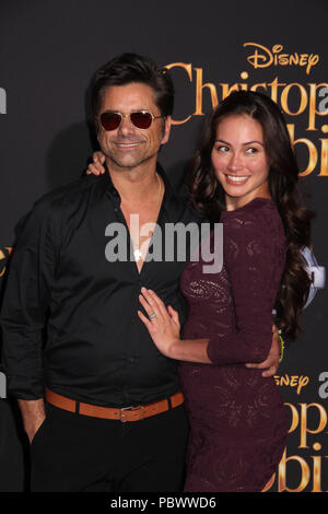 Burbank, Kalifornien, USA. 30. Juli 2018. John Stamos, Caitlin McHugh 30.07.2018 Die Weltpremiere von "Christopher Robin' an die Walt Disney Studios in Burbank, CA Foto: Cronos/Hollywood News Credit: Cronos/Alamy Leben Nachrichten gehalten Stockfoto