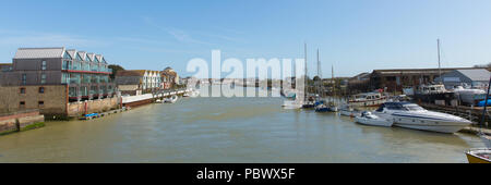 Littlehampton West Sussex England UK Fluss Arun mit Booten und harboour Stockfoto