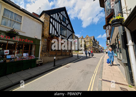 Straßenszene in Sherborne; eine Stadt in Dorset England UK Stockfoto