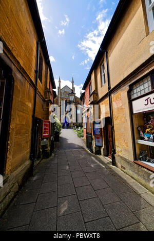 Straßenszene in Sherborne; eine Stadt in Dorset England UK Stockfoto