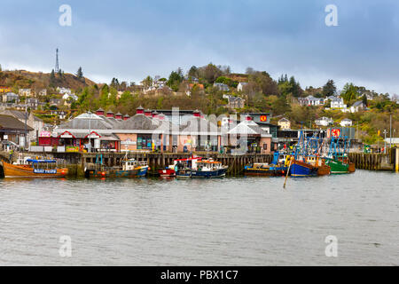 Die sanierte Angeln Kai hat jetzt Läden, Restaurants und einem Fährhafen in Oban, Argyll und Bute, Schottland, Großbritannien Stockfoto