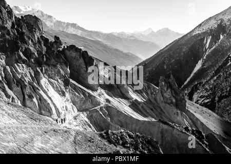 Wandern auf dem Weg zum Tilicho See (tilicho Tal 4920 m). Annapurna Trek, Himalaya, Nepal Stockfoto