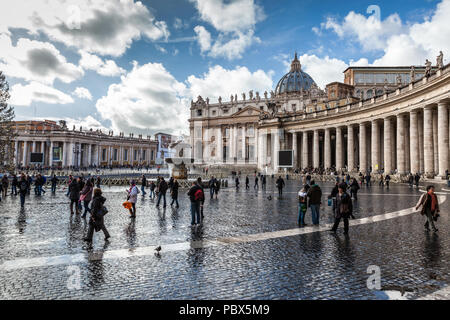 Regen auf dem Petersplatz. Vatikanstadt. Rom, Latium Region, Italien, Europa Stockfoto