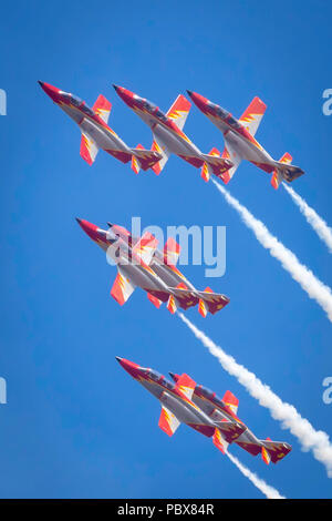 Fairford, Gloucestershire, Großbritannien - 14 Juli, 2018: Die spanische Luftwaffe Patrulla Aguila angezeigte Fairford International Air Tattoo 2018 Stockfoto