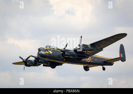 Fairford, Gloucestershire, Großbritannien - 14 Juli, 2018: Ein RAF BBMF Avro Lancaster führt an der Royal International Air Tattoo 2018 Stockfoto