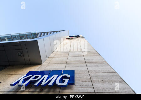 Belgrad, SERBIEN - Juli 21, 2018: KPMG Logo auf Ihrer Hauptniederlassung für Serbien in Belgrad, in einem Geschäftsviertel. KPMG ist eines der wichtigsten Prüfungsgesellschaften i Stockfoto