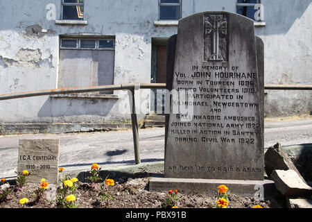 Denkmal am Drimoleague für John hourihane, die in der Tätigkeit bei Bantry getötet wurde und beteiligte sich an der Hinterhalt während des Bürgerkriegs Stockfoto