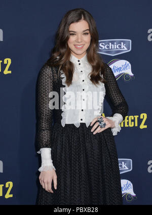 Hailee Steinfeld 065 am Pitch Perfekte 2 Premiere auf der Nokia Theater in Los Angeles. Mai 8, 2015. Hailee Steinfeld 065 - - - - - - - - - - - - - Red Carpet Event, Vertikal, USA, Filmindustrie, Prominente, Fotografie, Bestof, Kunst, Kultur und Unterhaltung, Topix Prominente Fashion/Vertikal, Besten, Event in Hollywood Leben - Kalifornien, Roter Teppich und backstage, USA, Film, Stars, Film Stars, TV Stars, Musik, Promis, Fotografie, Bestof, Kunst, Kultur und Unterhaltung, Topix, drei Viertel, vertikal, eine Person aus dem Jahr 2015, Anfrage tsuni @ Gamma-USA. Stockfoto