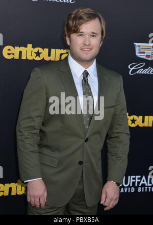 Haley Joel Osment anden Entourage Premiere auf dem Westwood Village Theater in Los Angeles. Juni 1, 2015 Haley Joel Osment - - - - - - - - - - - - - Red Carpet Event, Vertikal, USA, Filmindustrie, Prominente, Fotografie, Bestof, Kunst, Kultur und Unterhaltung, Topix Prominente Fashion/Vertikal, Besten, Event in Hollywood Leben - Kalifornien, Roter Teppich und backstage, USA, Film, Stars, Film Stars, TV Stars, Musik, Promis, Fotografie, Bestof, Kunst, Kultur und Unterhaltung, Topix, drei Viertel, vertikal, eine Person aus dem Jahr 2015, Anfrage tsuni @ Gamma-USA. Stockfoto